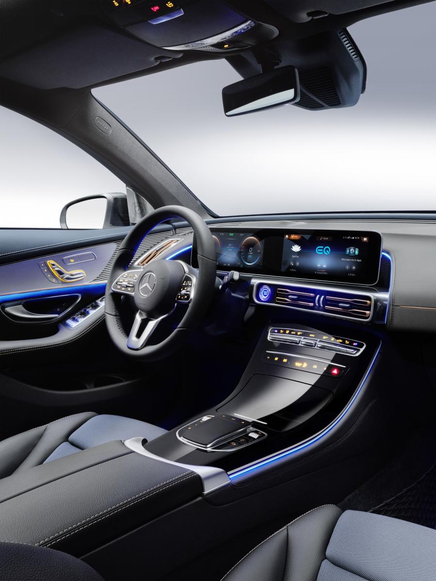 Интерьер Mercedes-Benz EQC400 4Matic (N293) 2019 года  (WW) (фото 21 из 202)